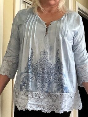 Women’s blue tunic top with lace trim details, Size Plus 2X, NWT